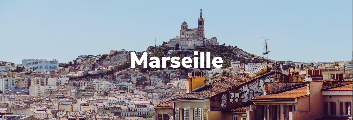 Photo large de la ville de Marseille avec Notre Dame de la Garde